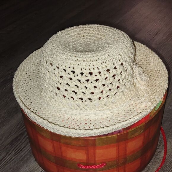 Beautiful Arlin hat One Size - Picture 4 of 6